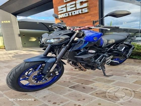 mt09   placa j rs   somente 10.000   amortecedor de direcao   pneu traseiro michelin novo   manua 2023 caxias do sul